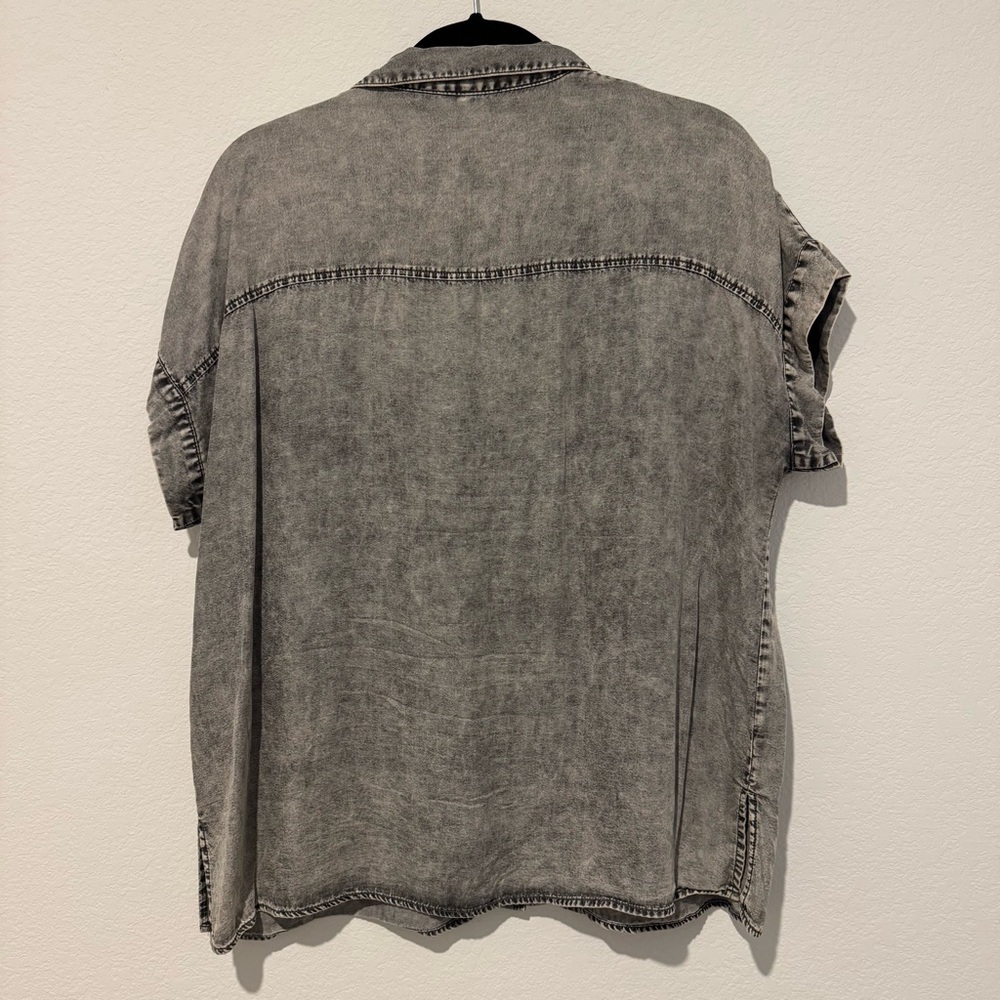 Jane and Delancey Black Acid Wash Short Sleeve Button Down Top - Picture 6 of 6